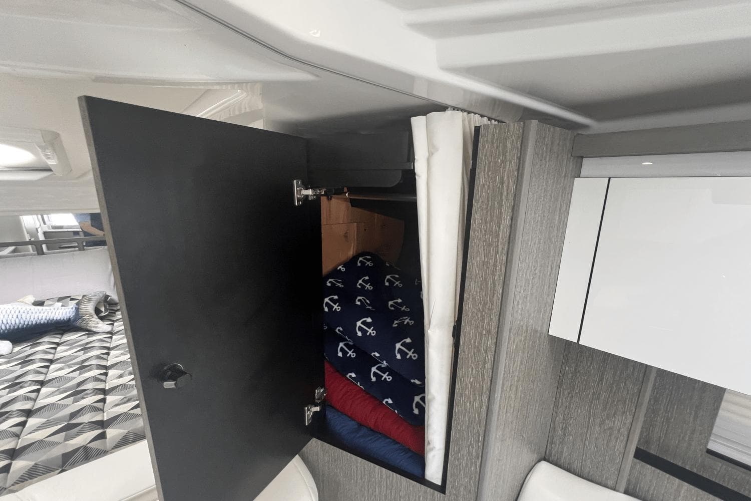 2021 Monterey 335 Sport Yacht - 40