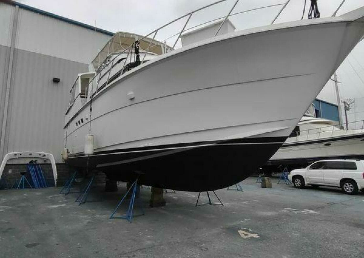1996 Hatteras 50' Sport Deck - Image 9