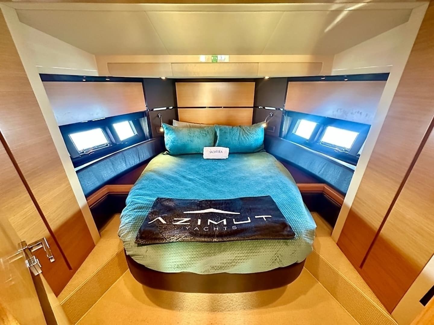 2011 Azimut FlyBridge - Image 31