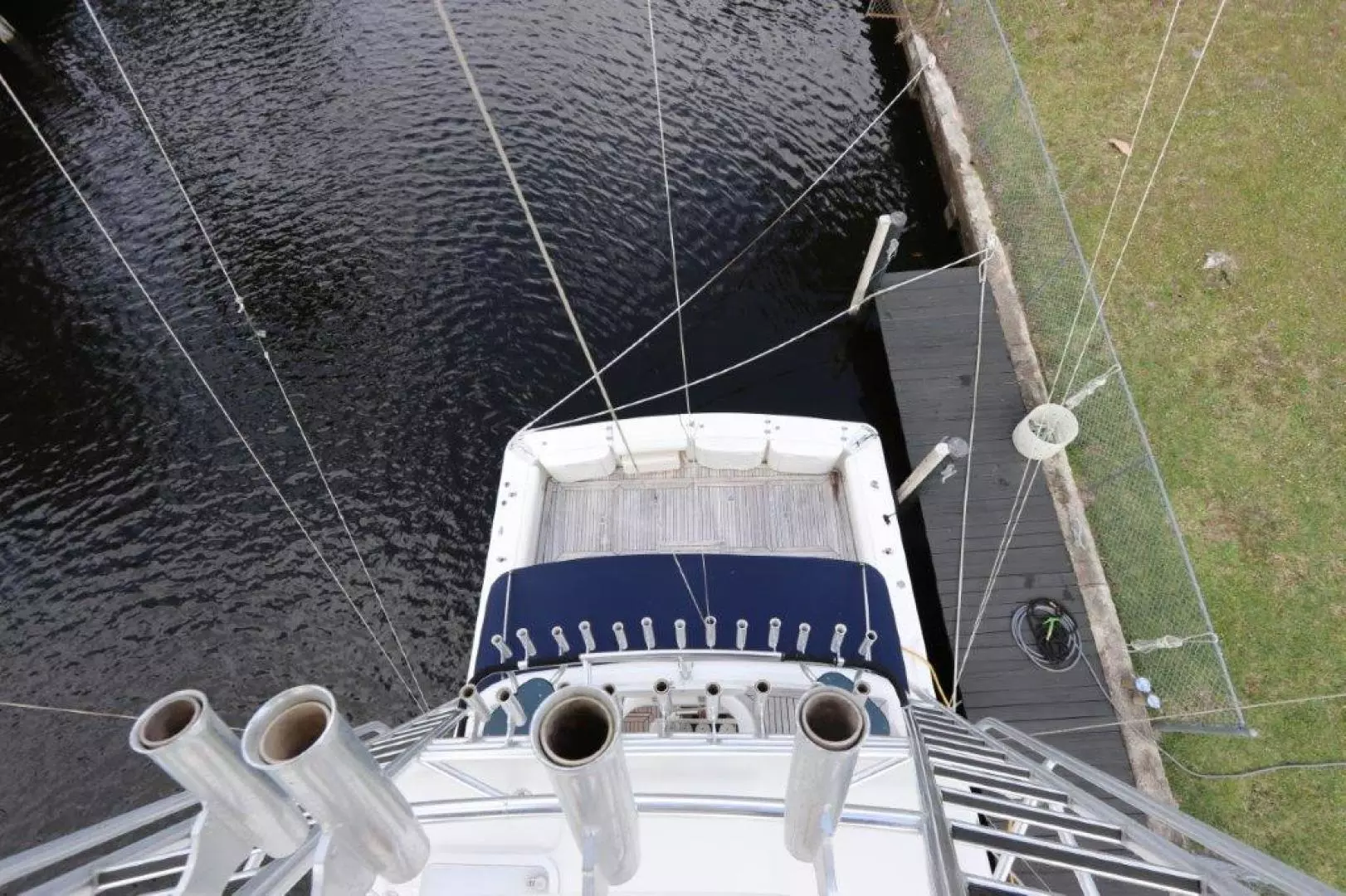 2004 Riviera Enclosed Flybridge - Image 36