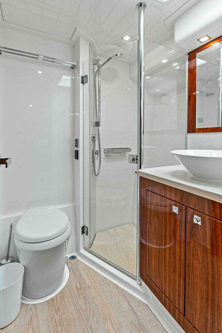 2018 Riviera 4800 Sport Yacht - Image 27