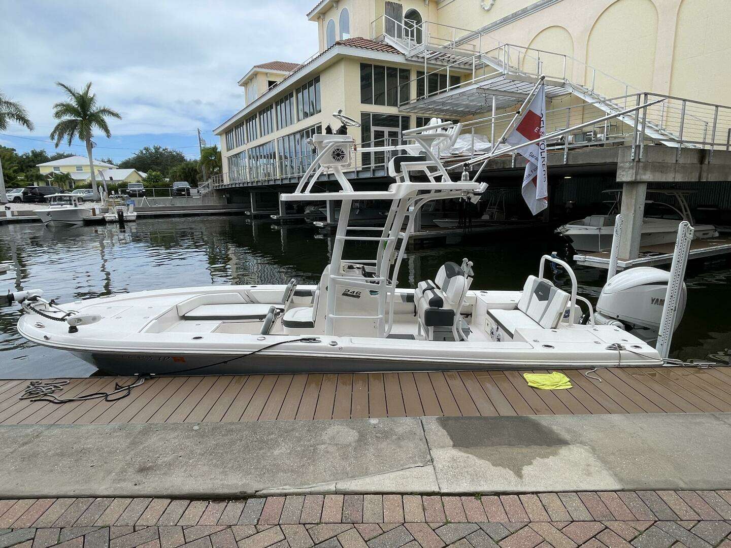 2022 Robalo Cayman 246 SD - Image 6