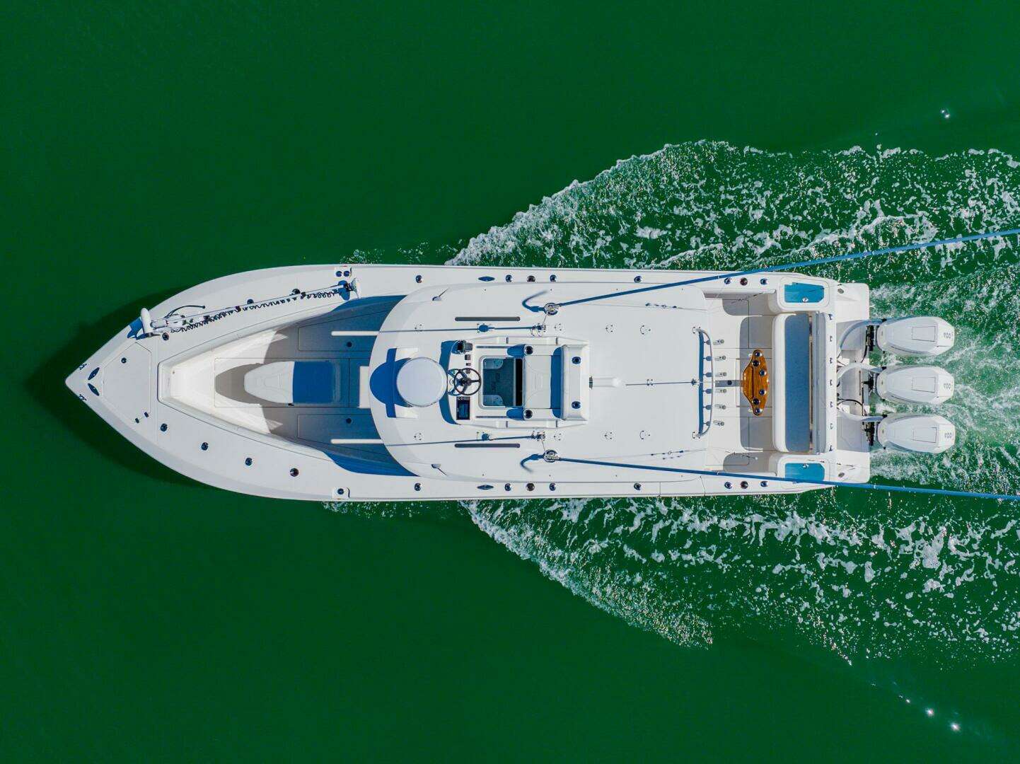 2025 SeaVee 370z - Image 8