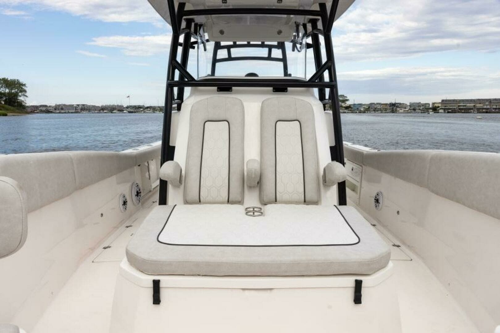 2027 Sea Fox 328 Commander - Image 21