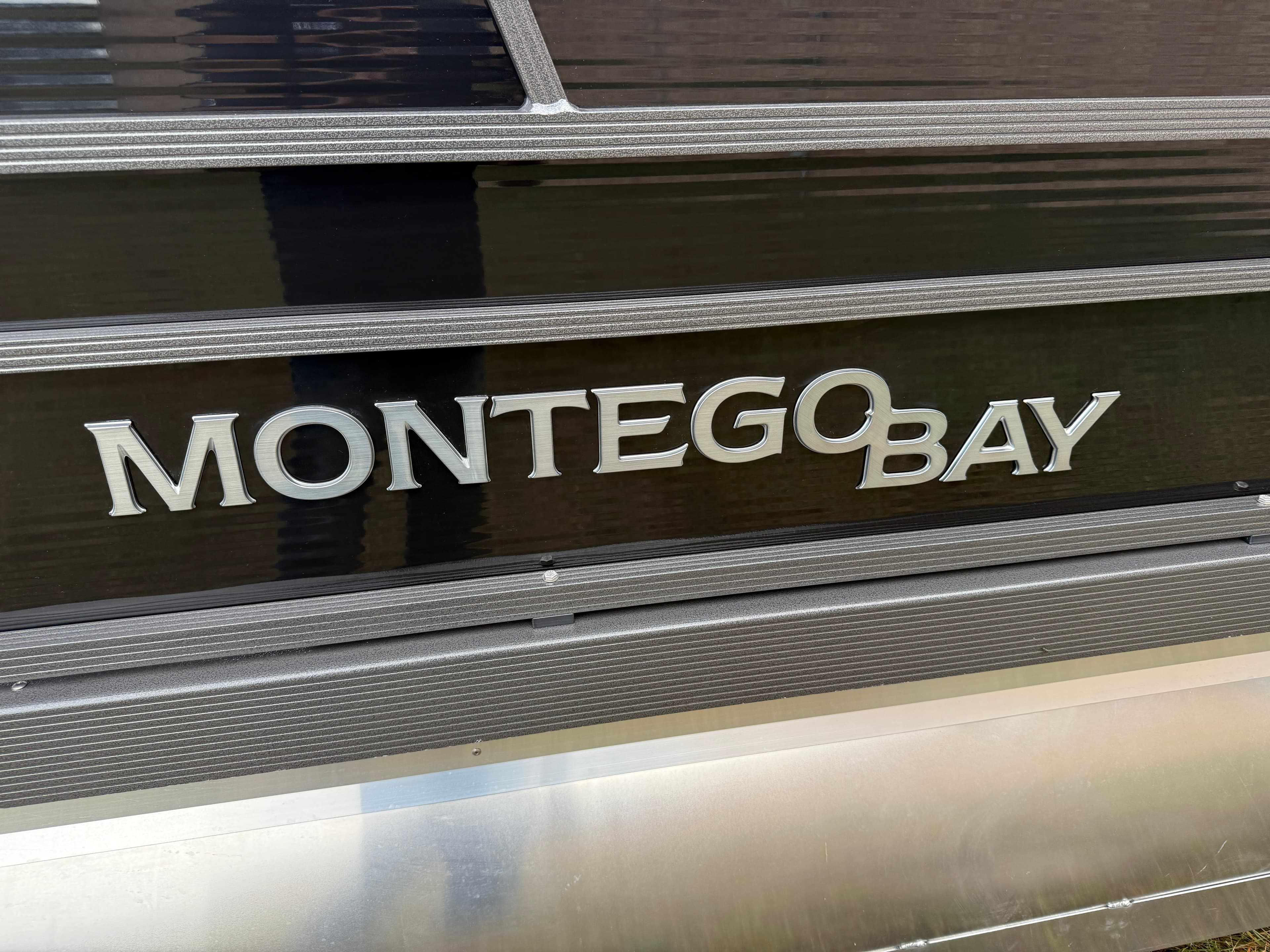 2026 Montego Bay 8522 Quad Lounge Tritoon & Honda 4-Stroke EFI - 37