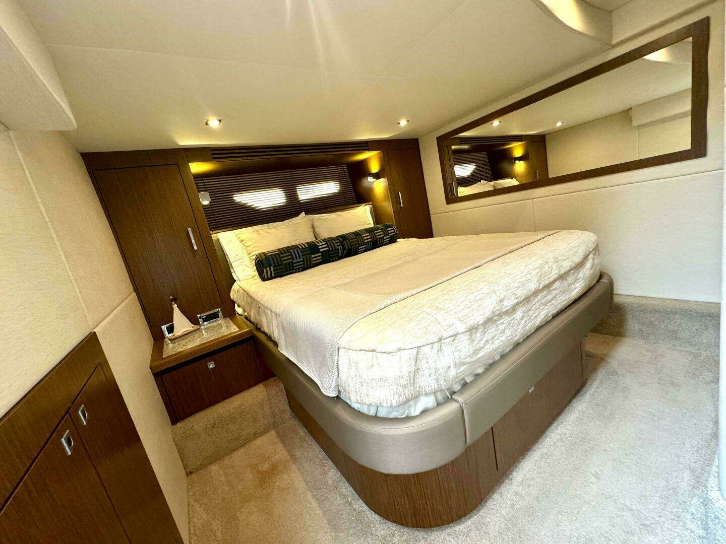 2017 Sea Ray 510 Sundancer - Image 6