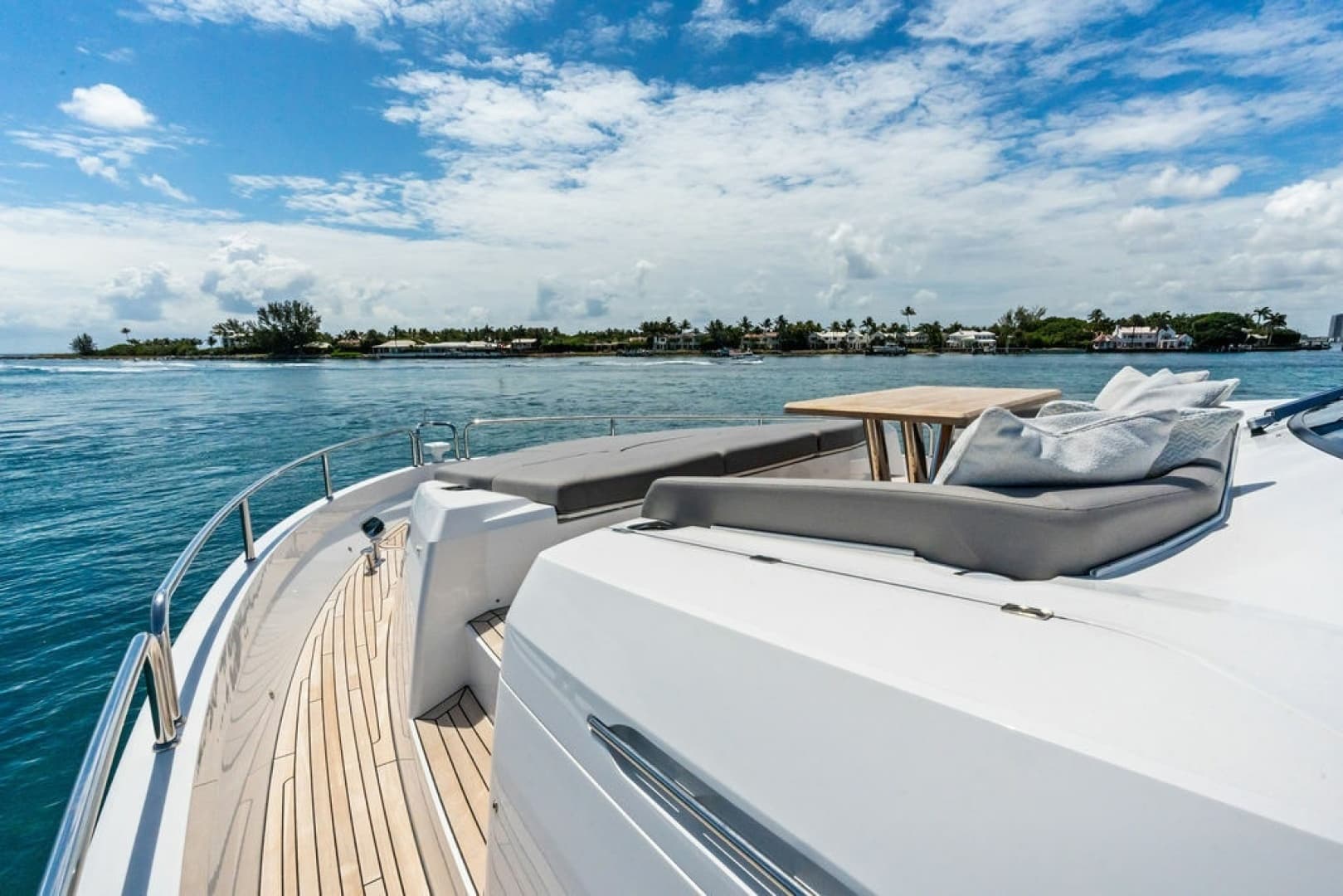 2026 Sunseeker 88 Yacht - Image 10