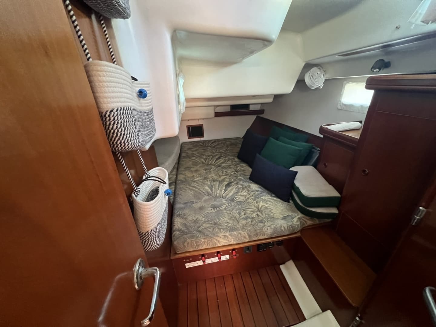 2001 Beneteau Oceanis 473 - Image 43