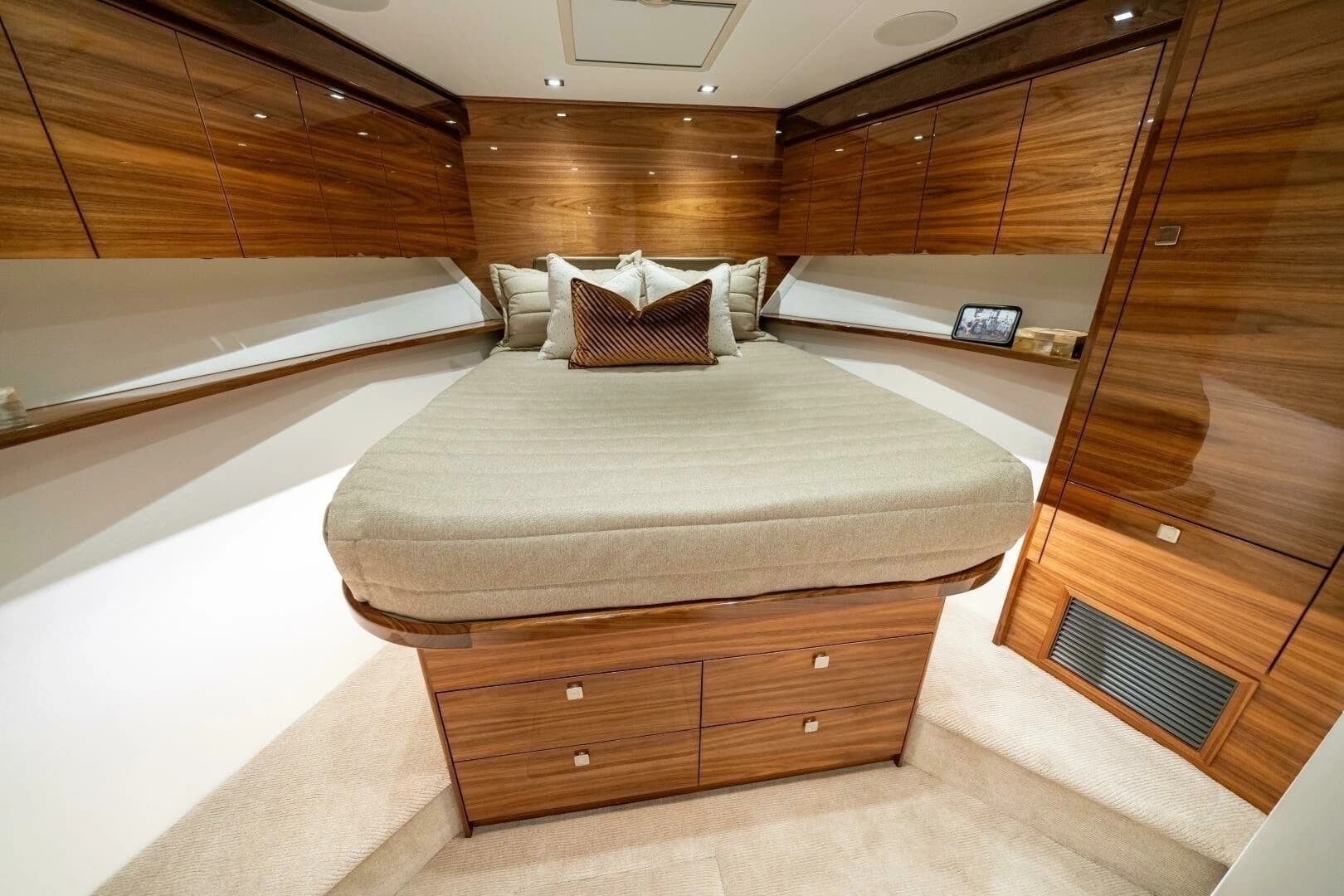 2027 Viking 82 Convertible - Image 18