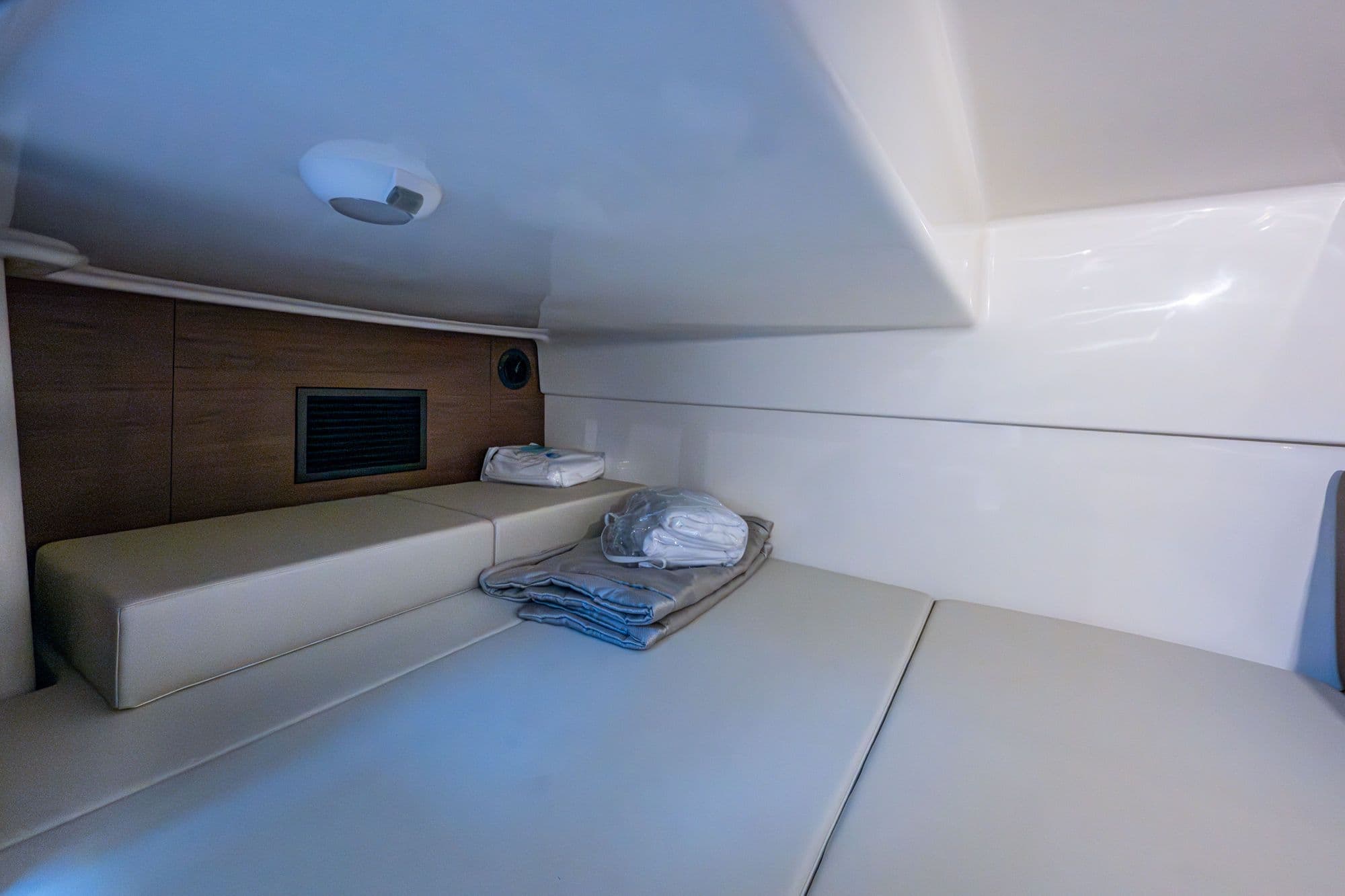 2023 BOSTON WHALER 325 CONQUEST - Image 40