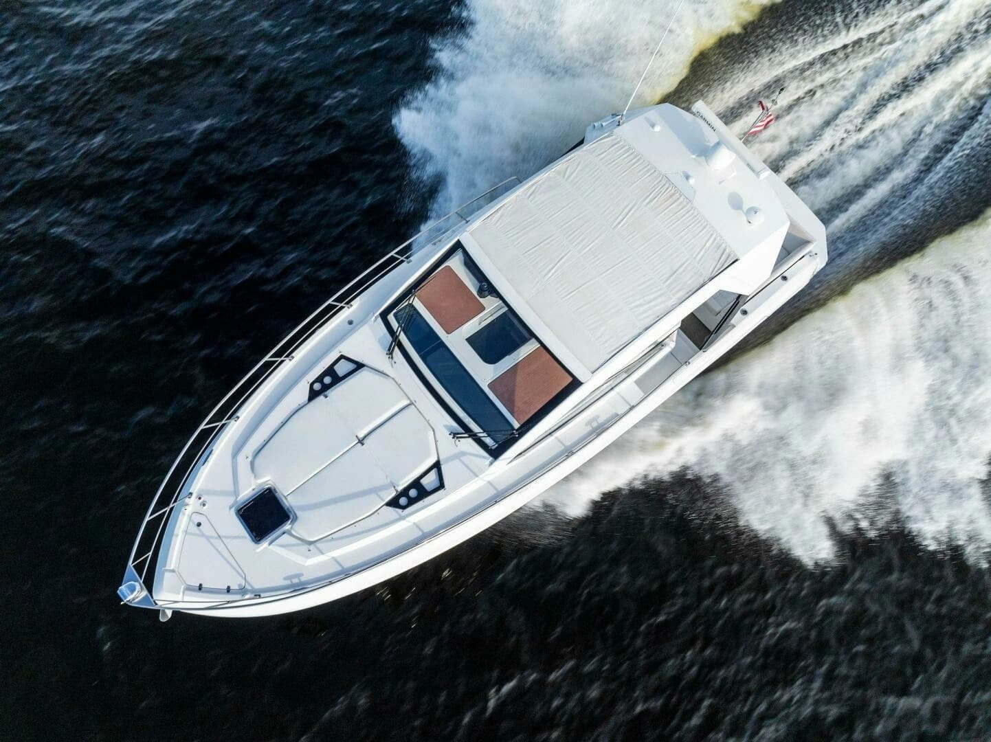 2015 Cruisers Yachts 390 Express Coupe - Image 61