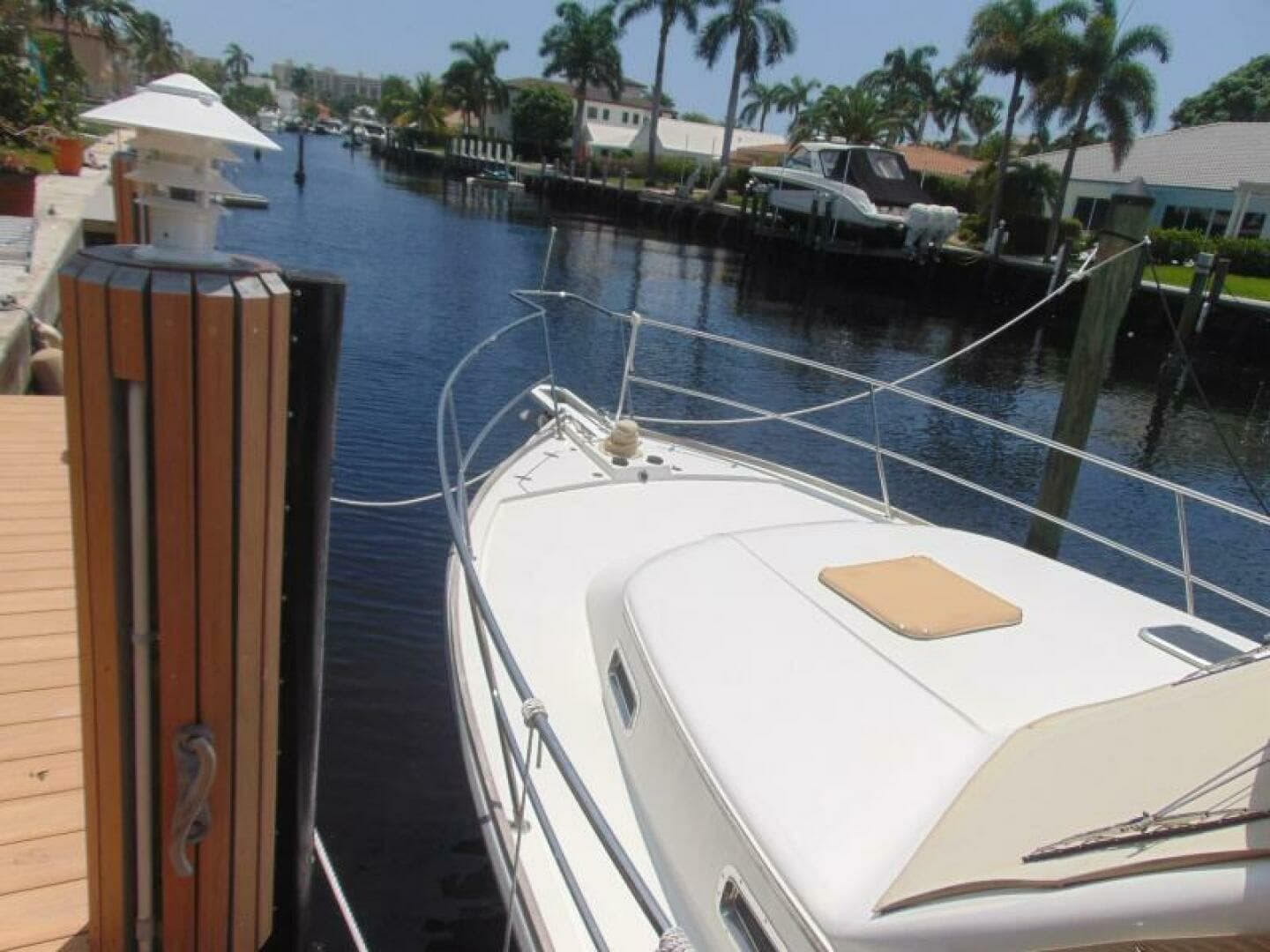 2004 Sabre Flybridge - Image 6