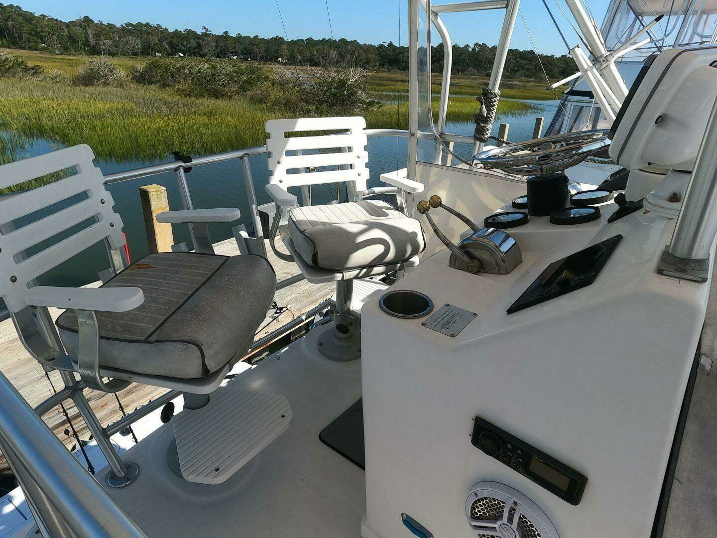 2002 Luhrs 34 Convertible - Image 7