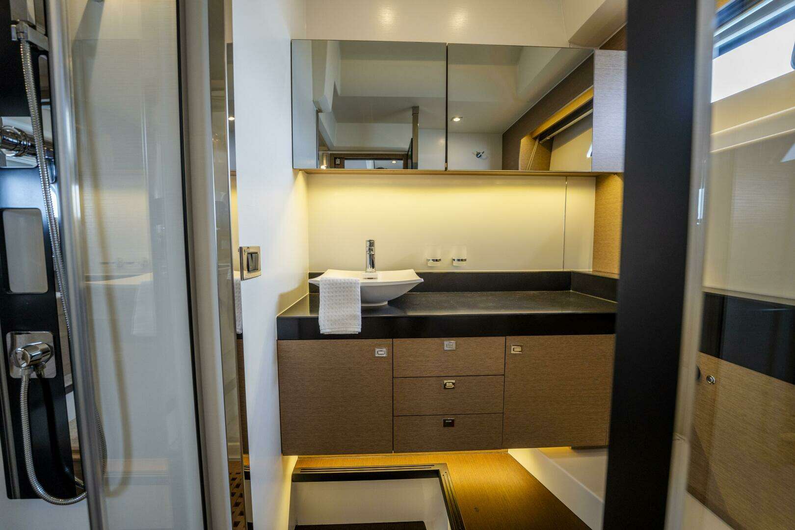 2018 Prestige 560 - Image 52