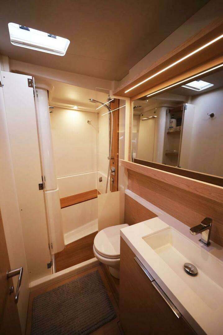 2023 Beneteau Oceanis 60 - Image 33