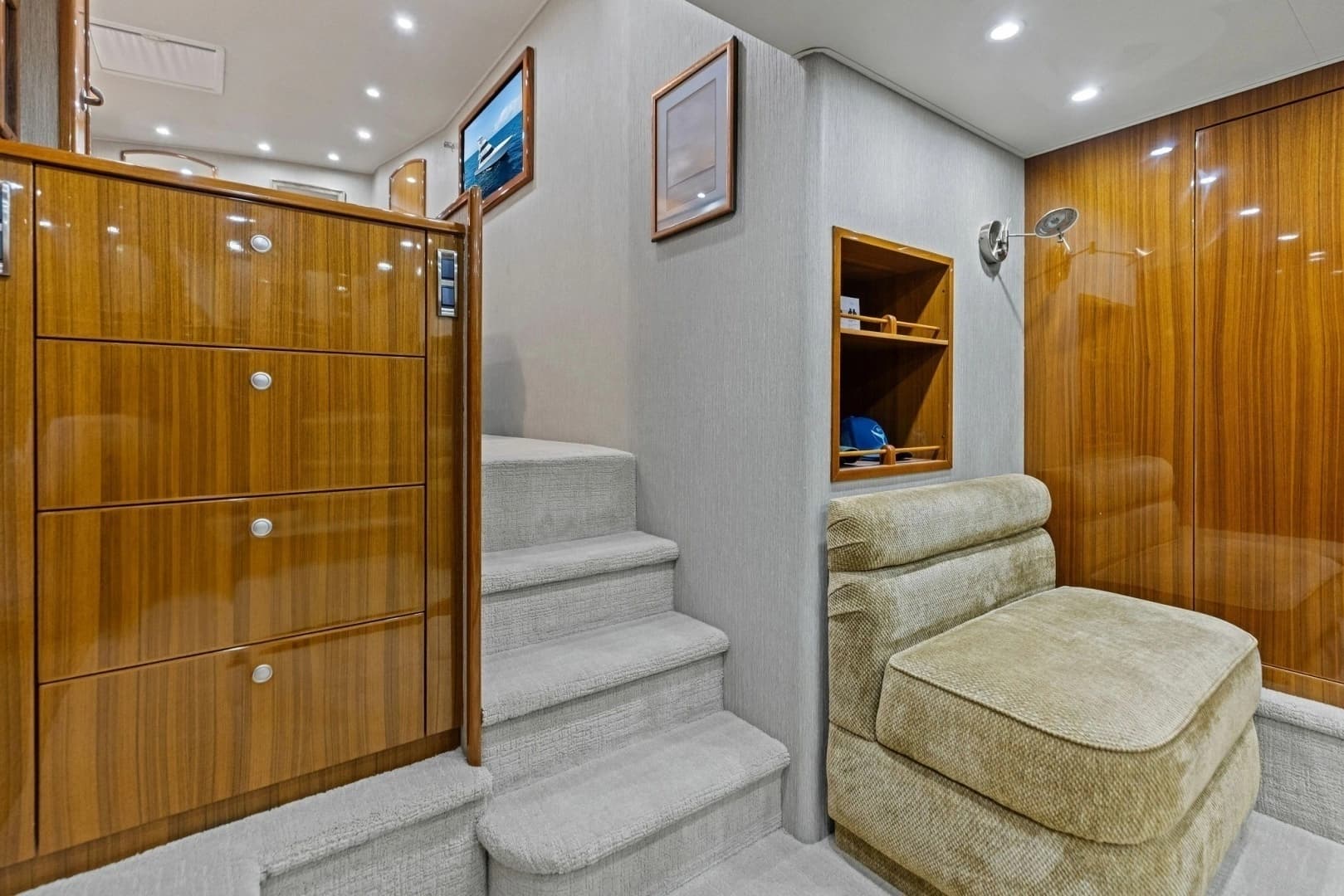 2008 Viking 68 Skybridge - Image 41