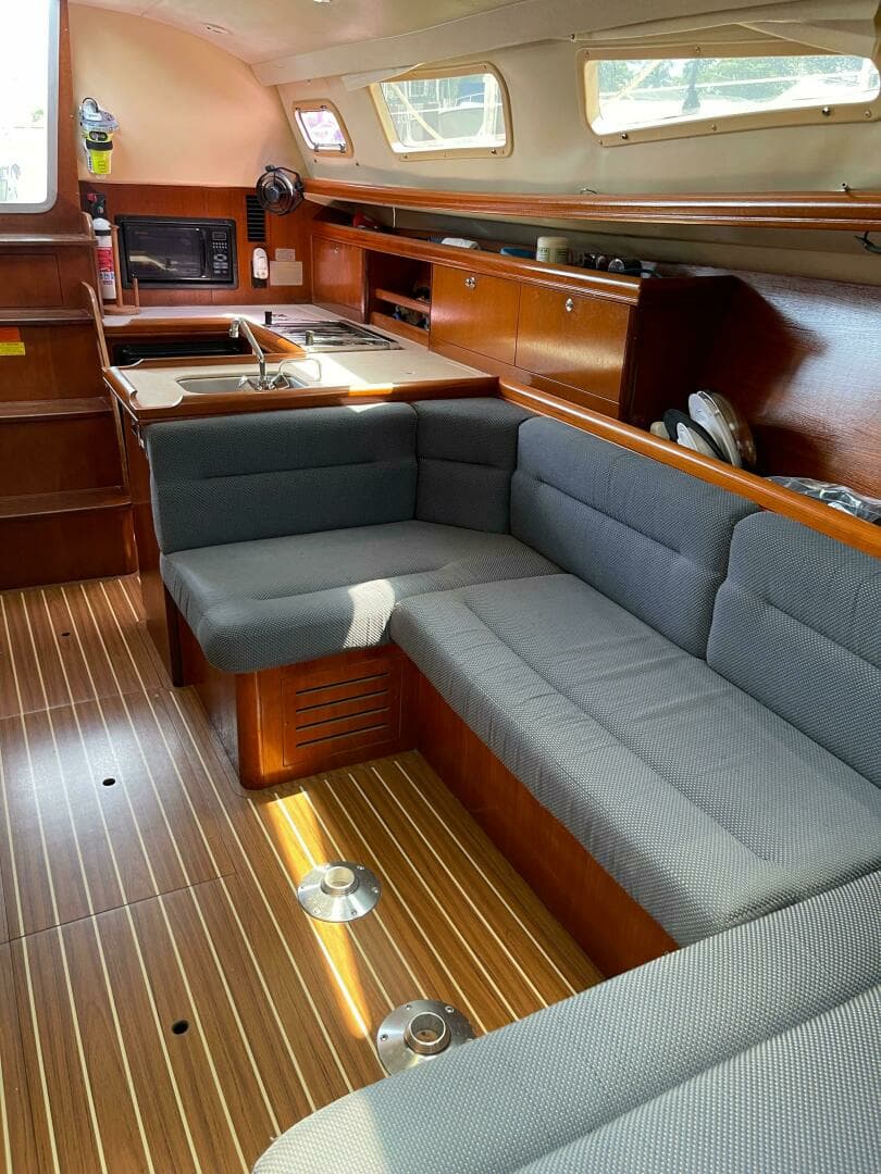2006 Hunter 33 - Image 9