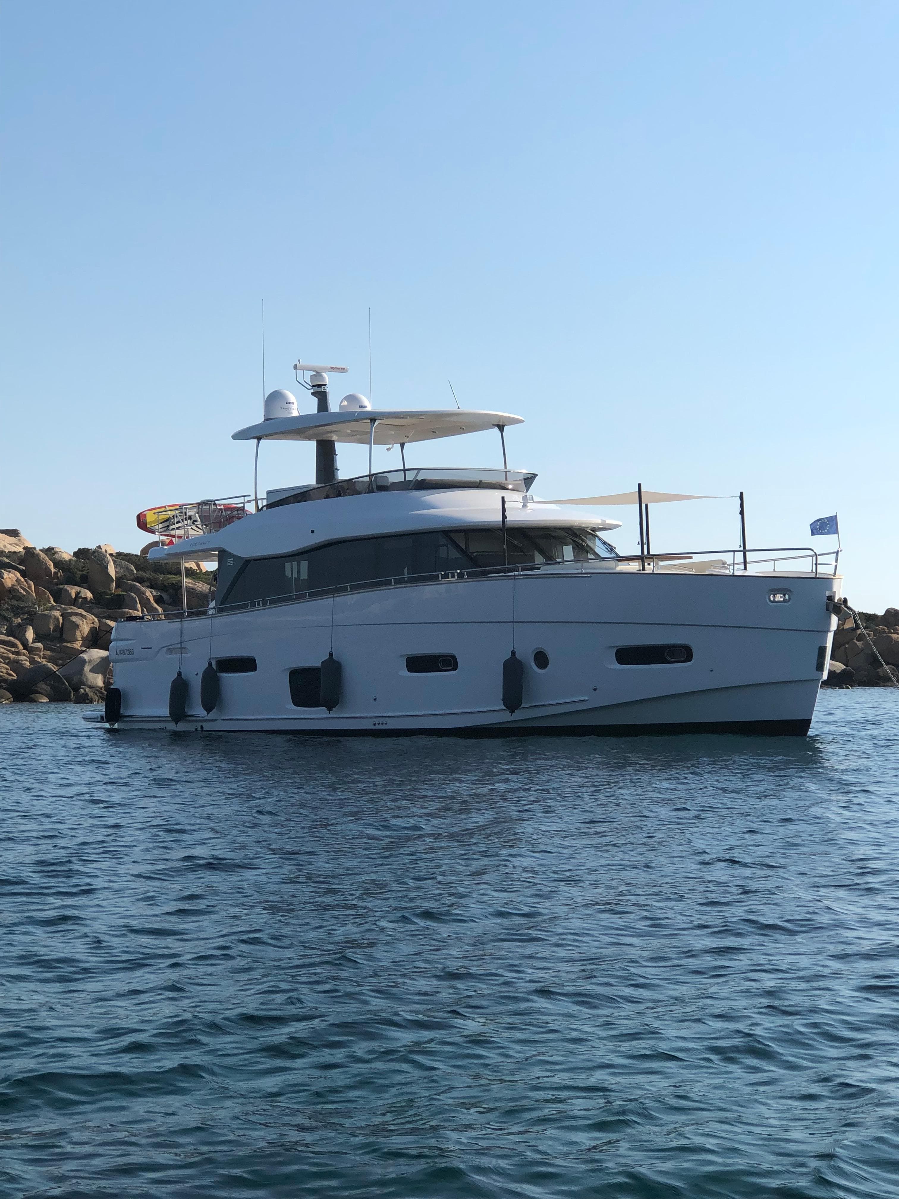 2019 Azimut Magellano 66