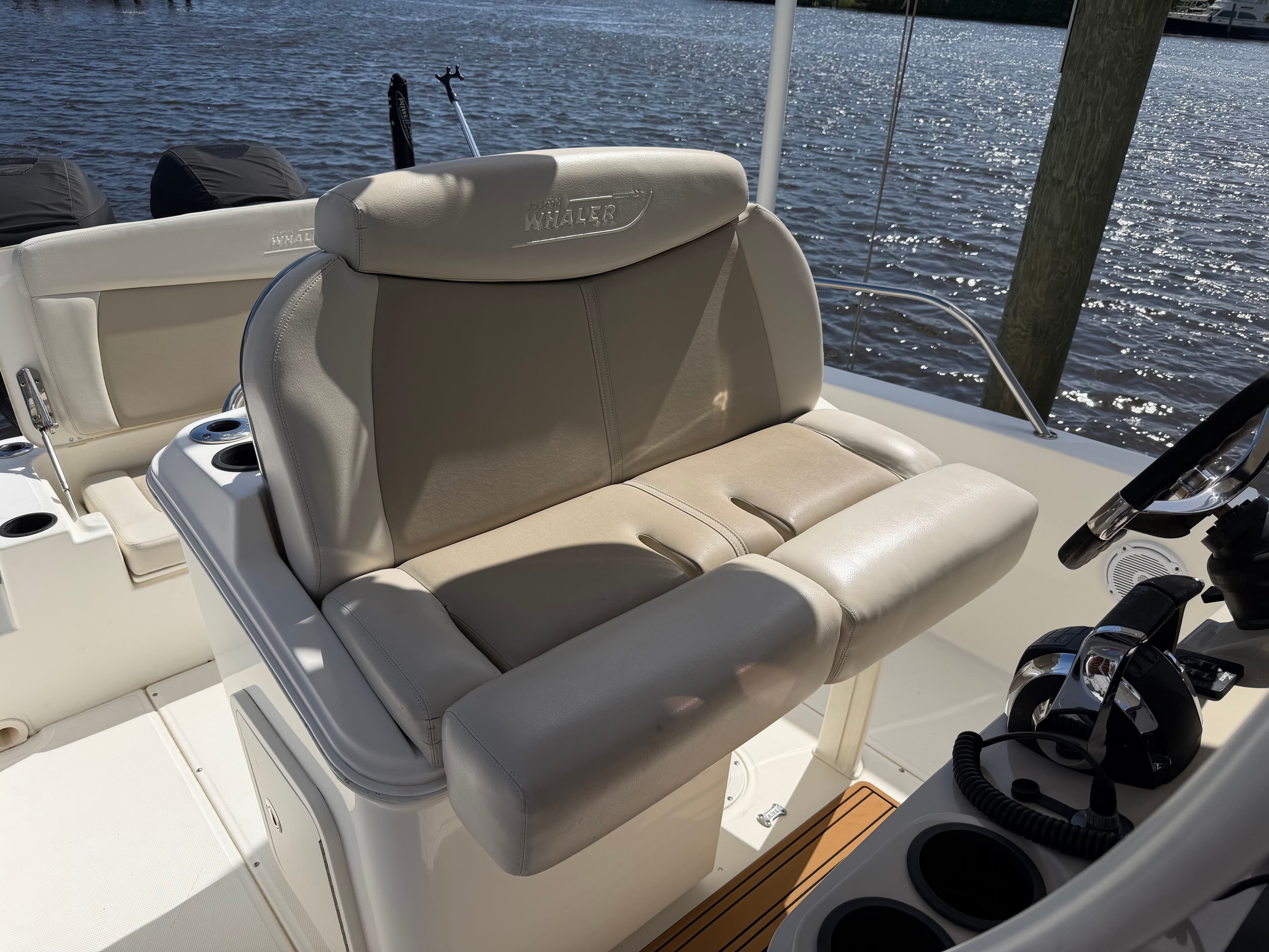 2018 Boston Whaler 270 Dauntless - 6