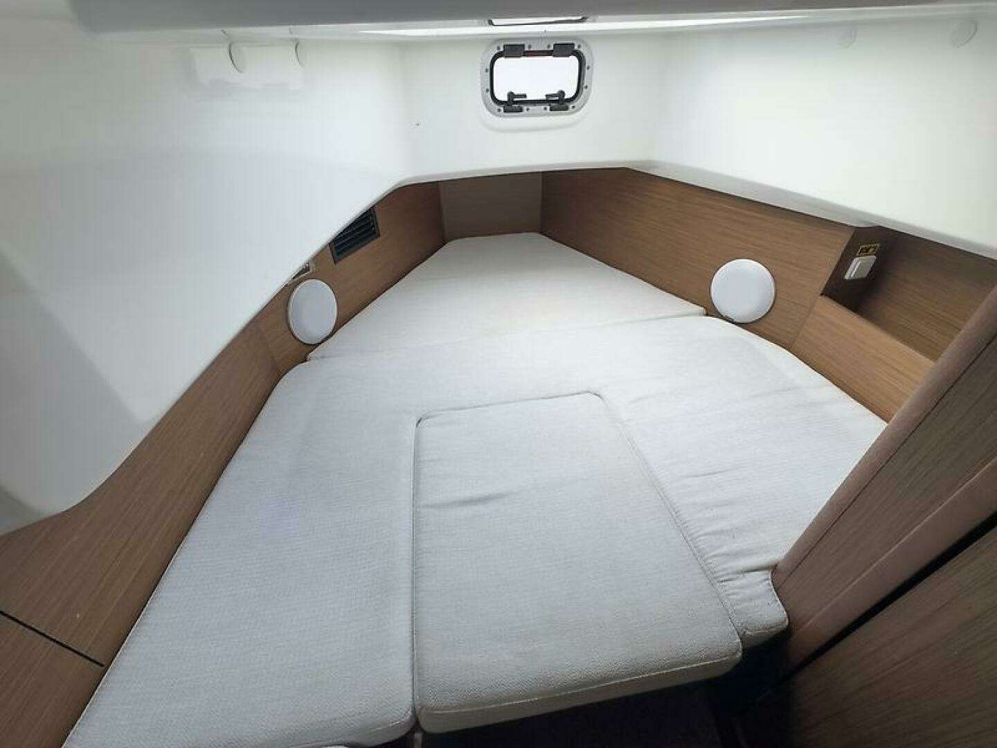 2023 Jeanneau 9.0 CC - Image 33