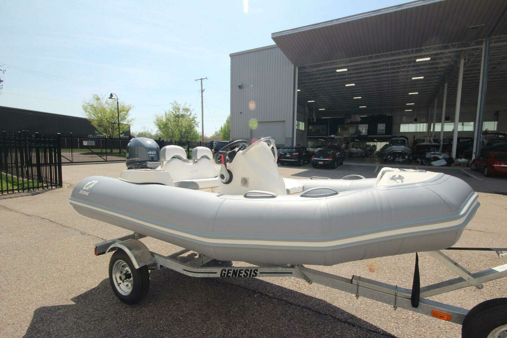 2025 Zodiac Yachtline 360 Deluxe PVC - Image 3
