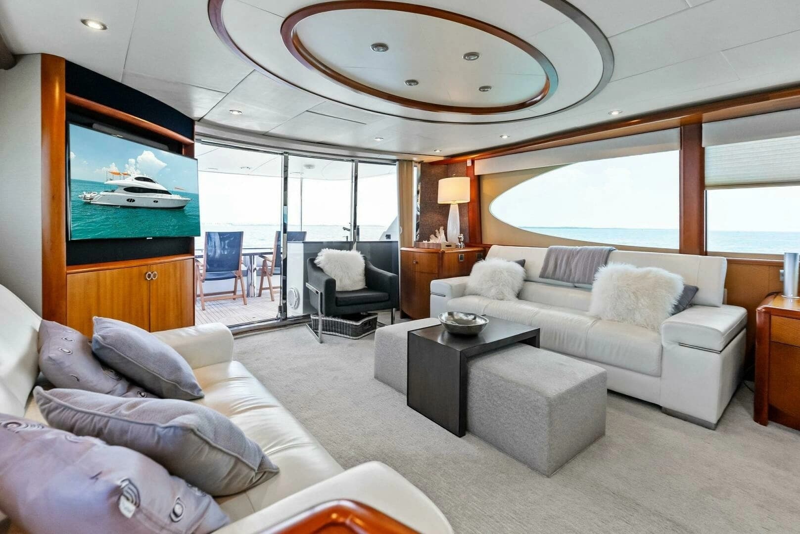 2006 Lazzara Yachts 84 Skylounge - Image 28
