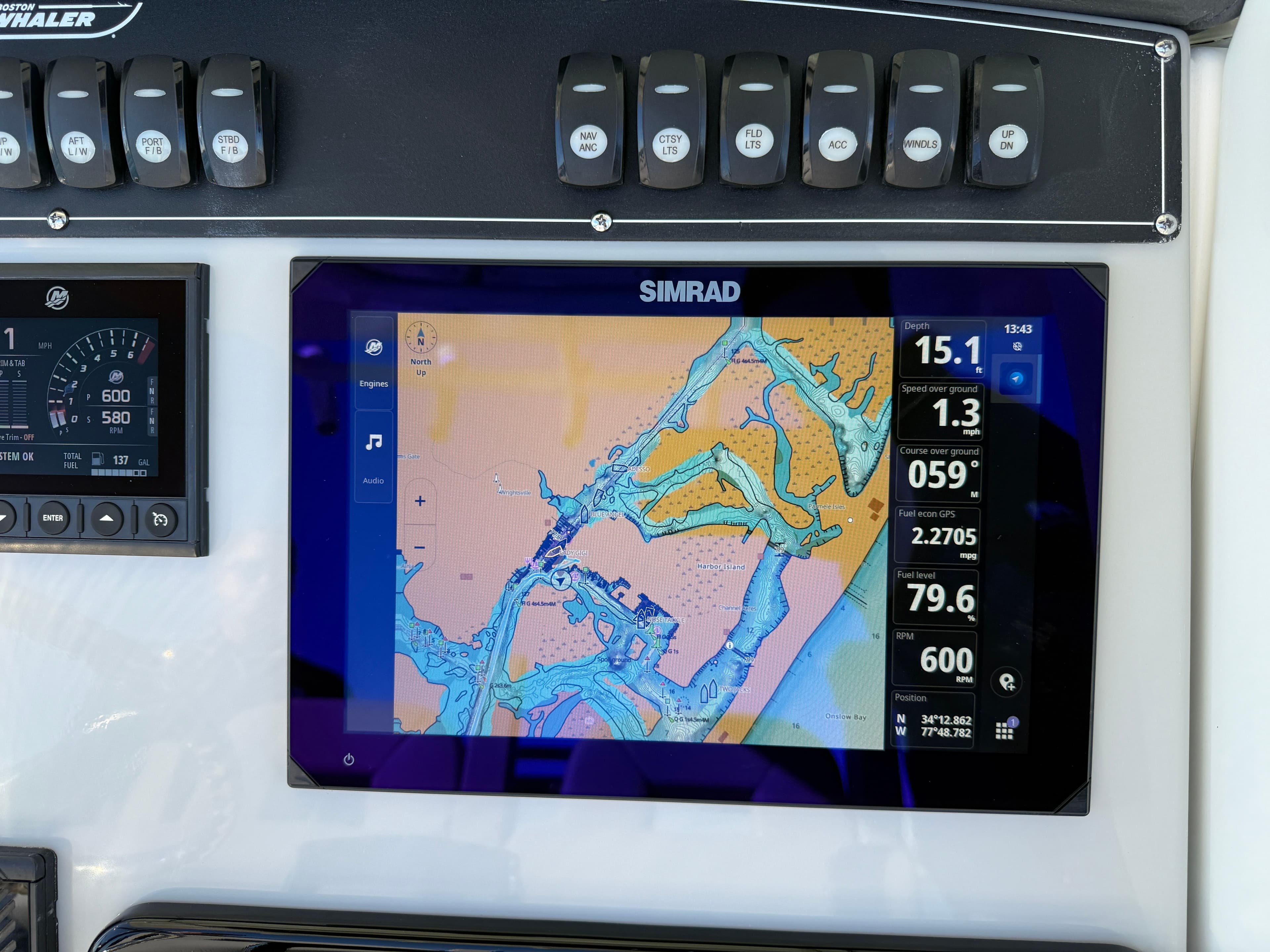 2026 Boston Whaler 250 Outrage - 11