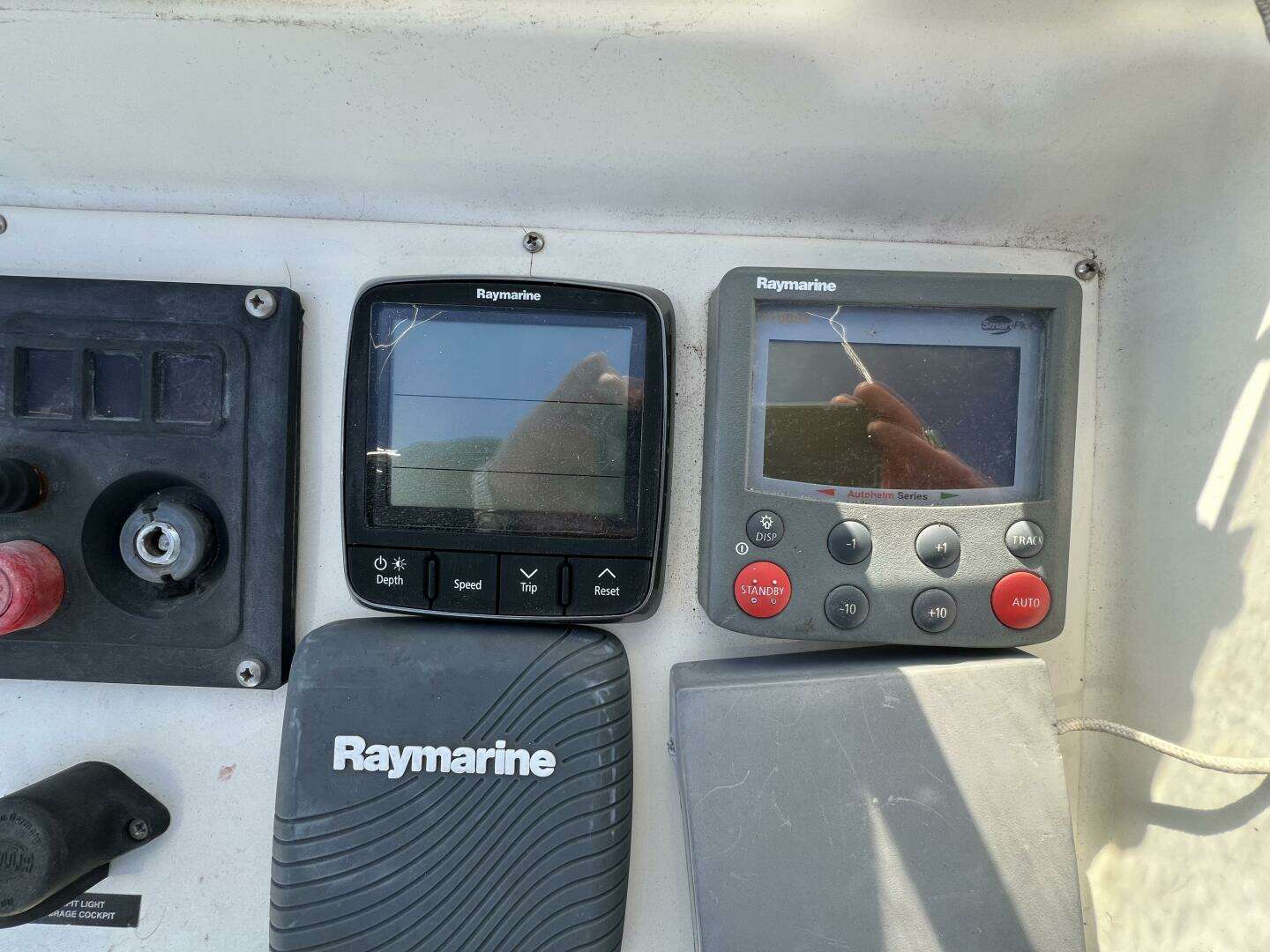 2001 Beneteau 411 - Image 29