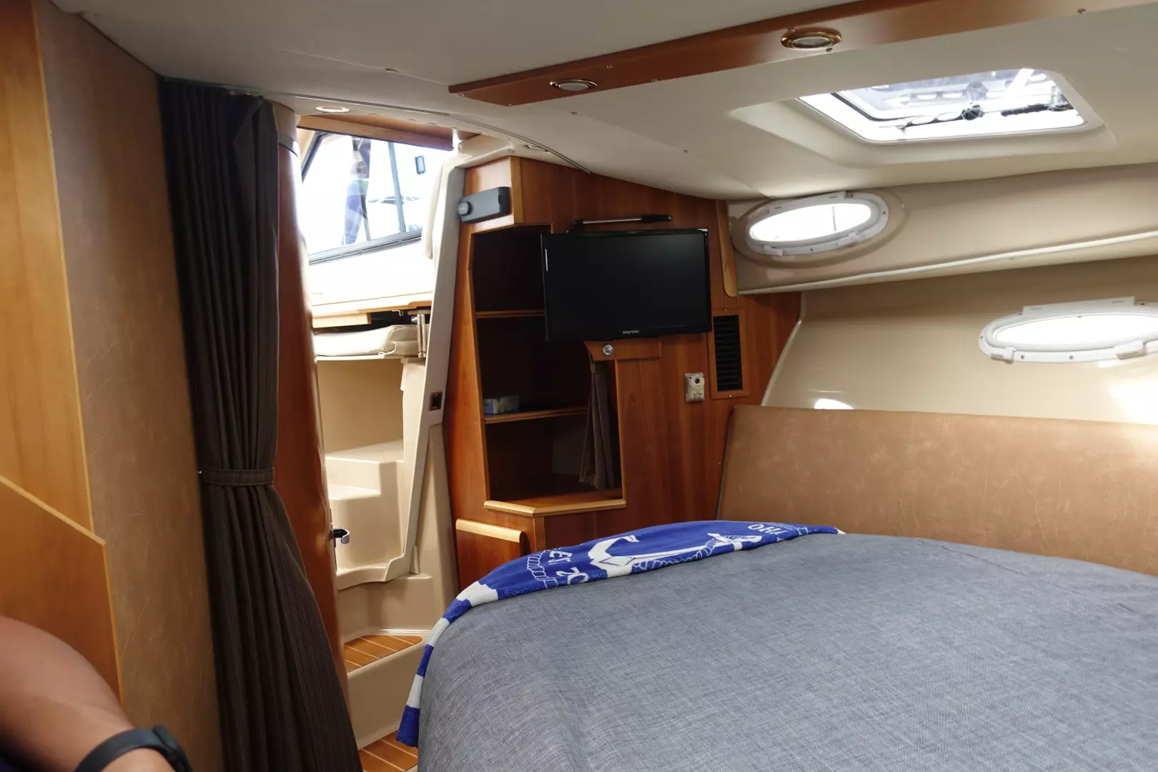 2015 Cutwater 30 Sedan - Image 12