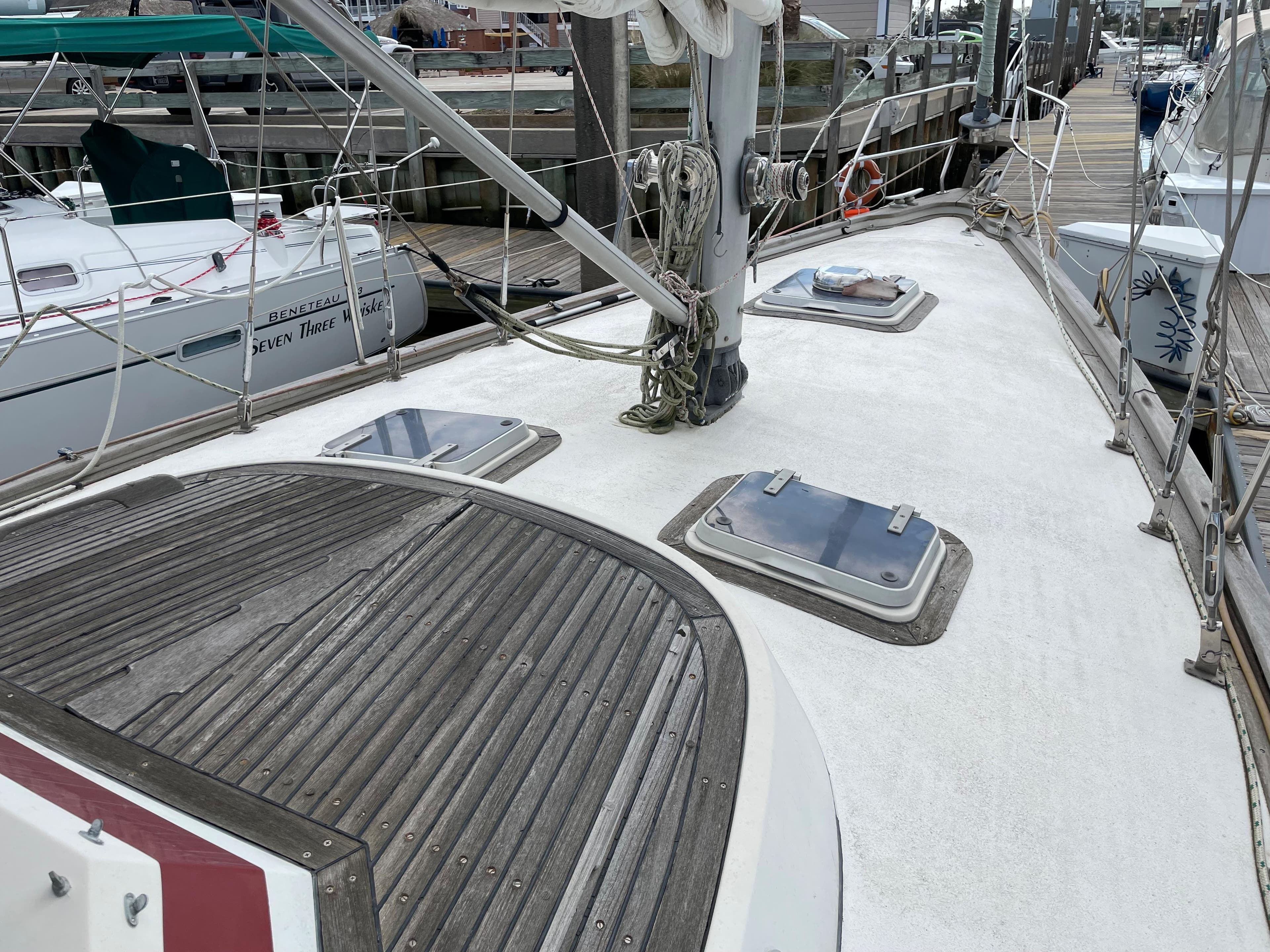 1983 Najad 371 American CC sailboat deck with hatches and rigging.