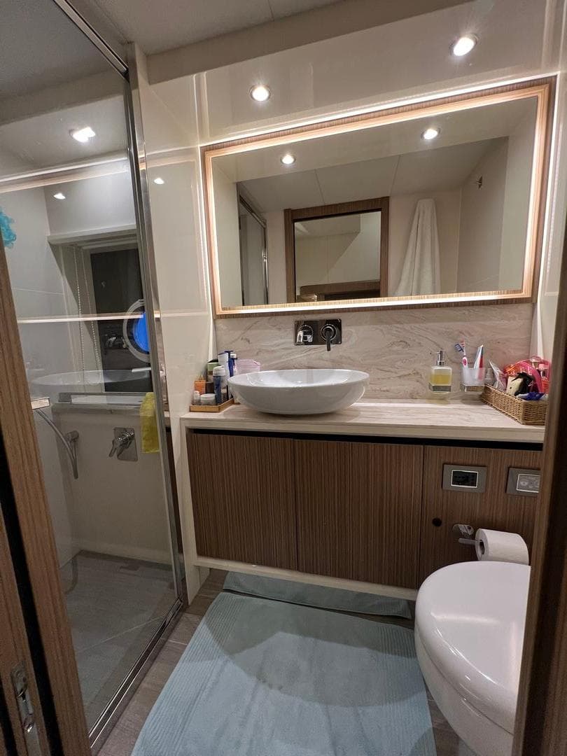 Absolute 52 FLY salle de bain cabine master
