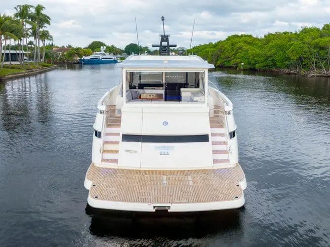 2026 Riviera 6800 Sport Yacht - Image 10