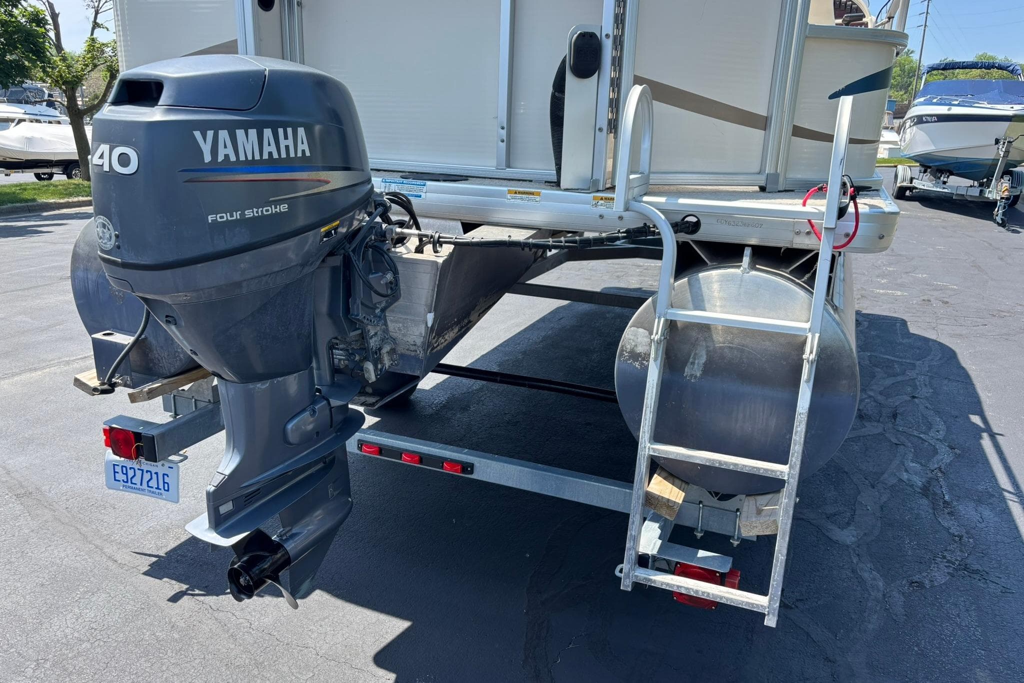 2007 Sweetwater SW 1986 RE-3 Gate pontoon boat with Yamaha 40 four-stroke engine.