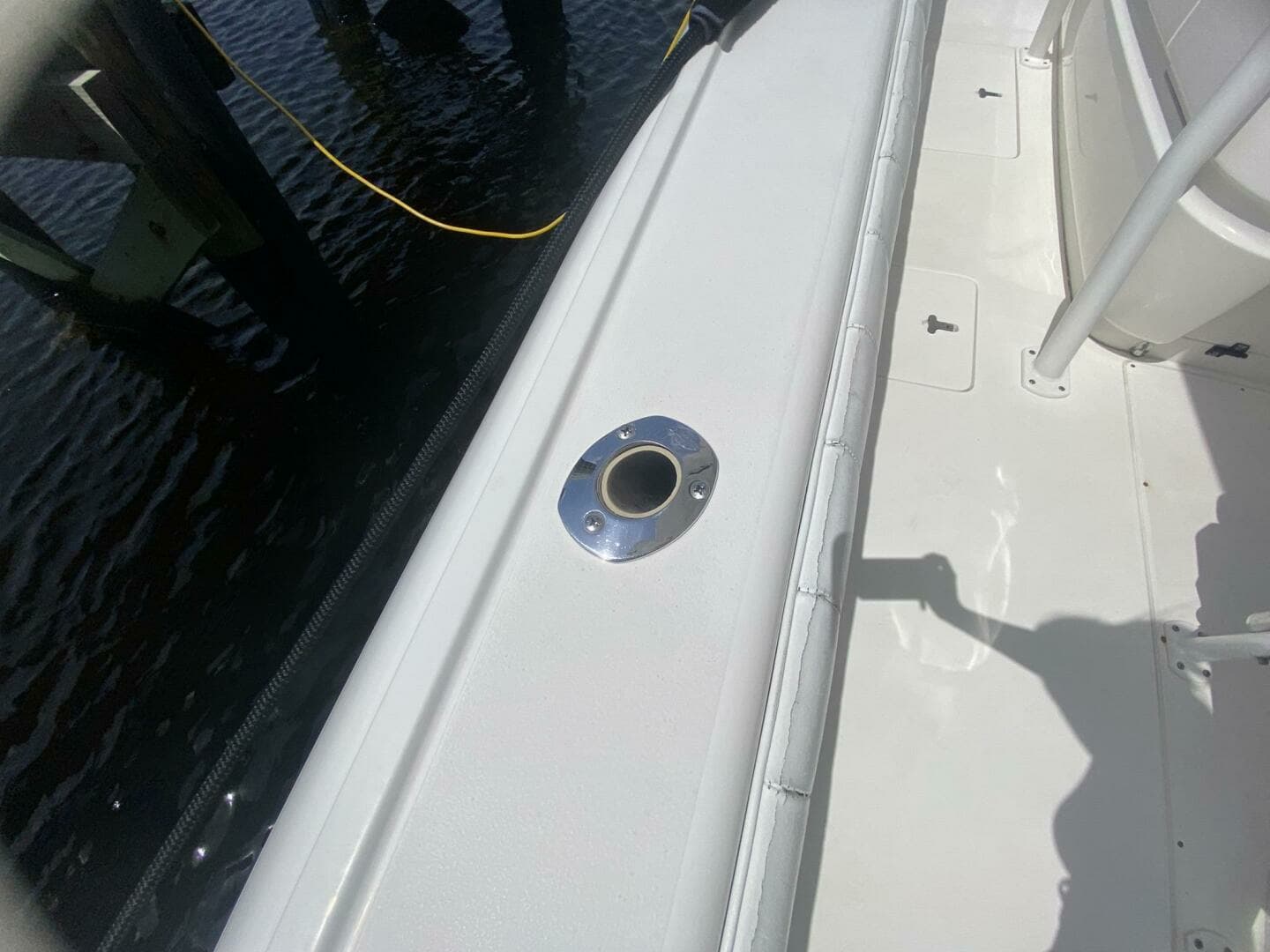 2006 Intrepid 370 - Image 29