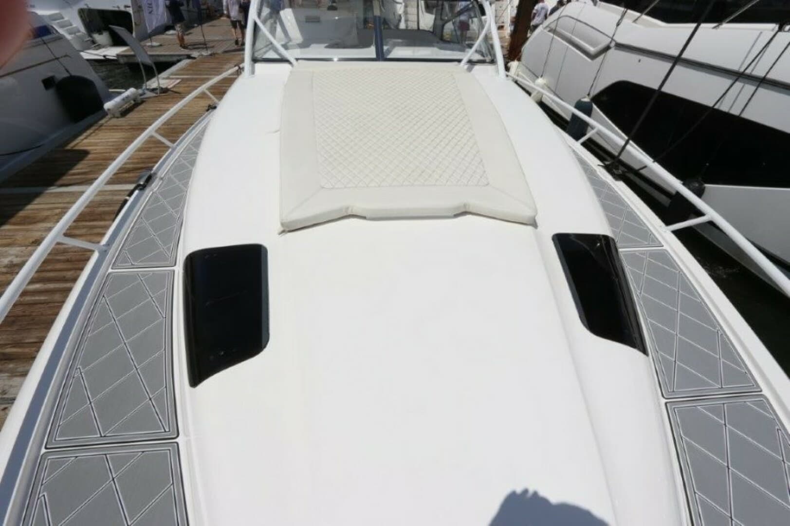 2019 Intrepid 475 Sport Yacht - Image 21