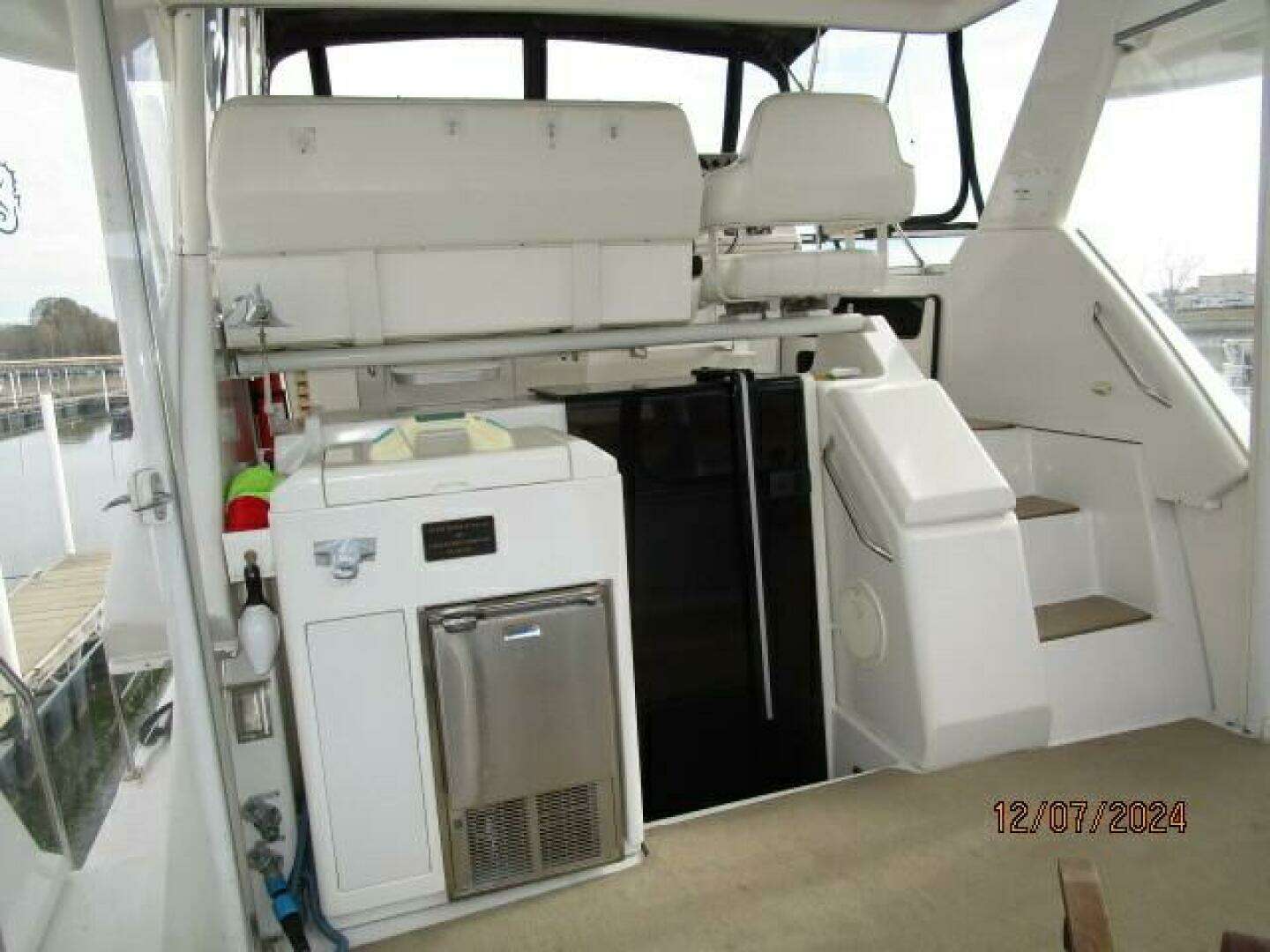 1999 Carver 40 Cockpit - Image 33