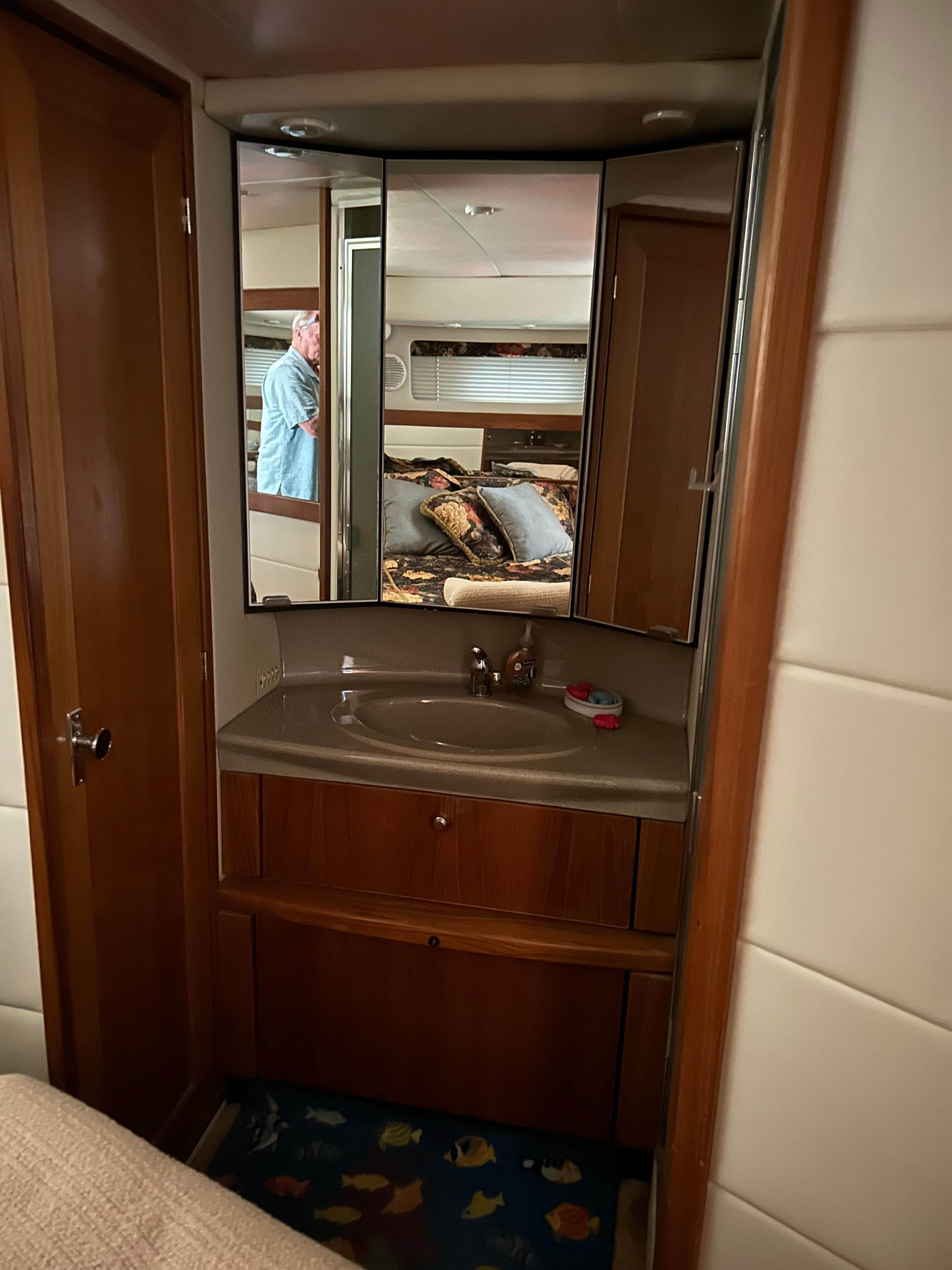 Bayliner 4087 Motoryacht 2000 bathroom vanity with mirror and sink.