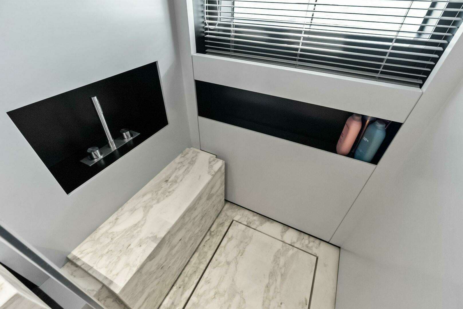2023 Custom Line 33 Navetta - Image 90
