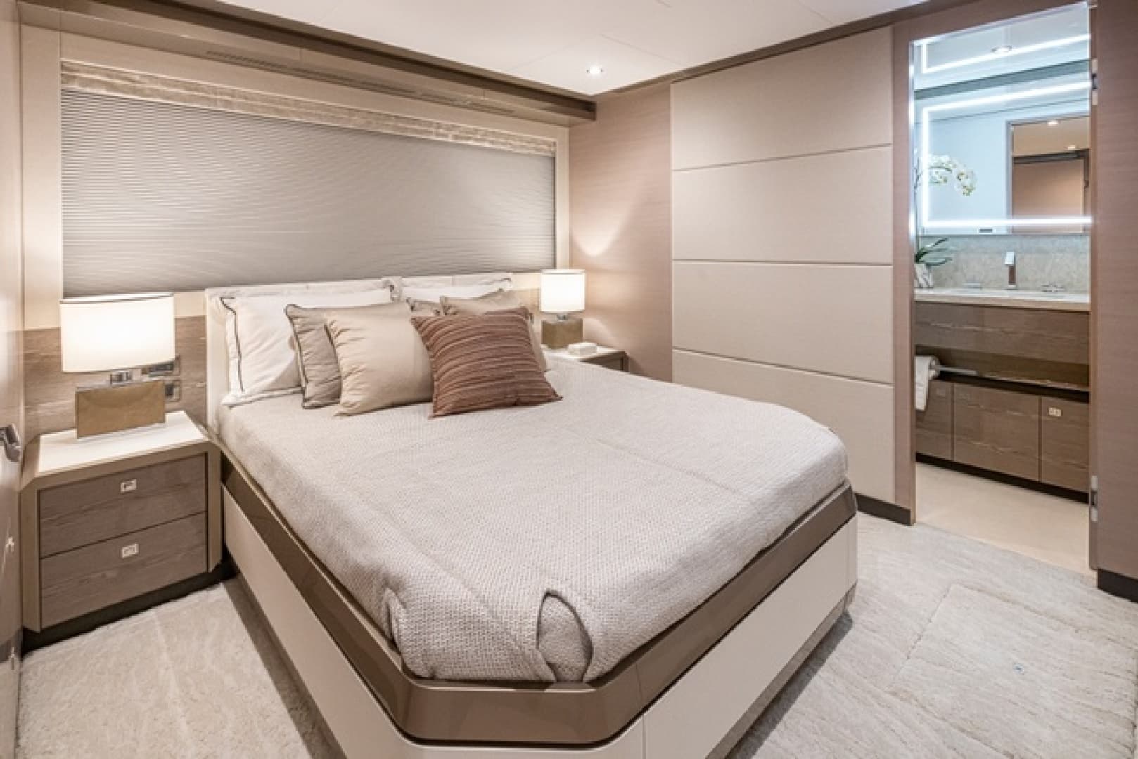 2027 Ocean Alexander 27R - Image 40
