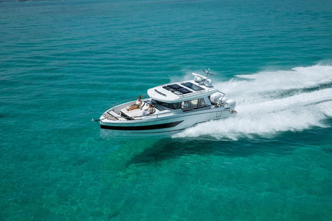 2025 Wellcraft 38 Explorer cruising on clear turquoise waters.