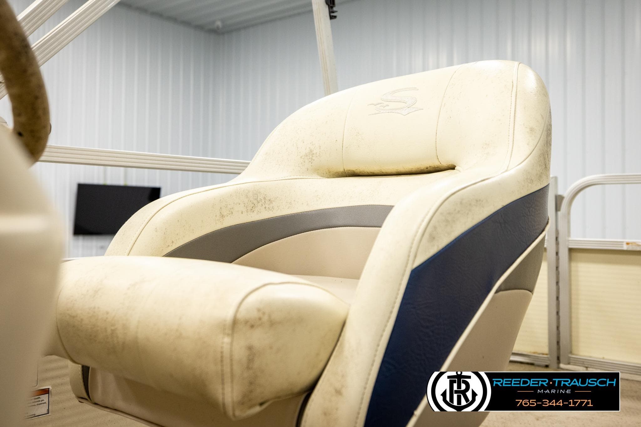Captain's chair on a 2008 Sedona 20 CR boat, featuring blue and beige upholstery.