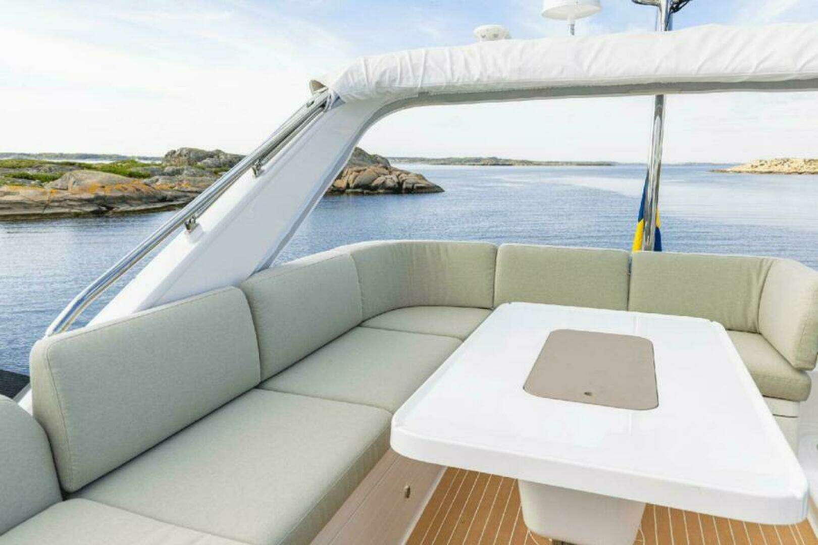 2025 Nimbus 495 Flybridge - Image 12