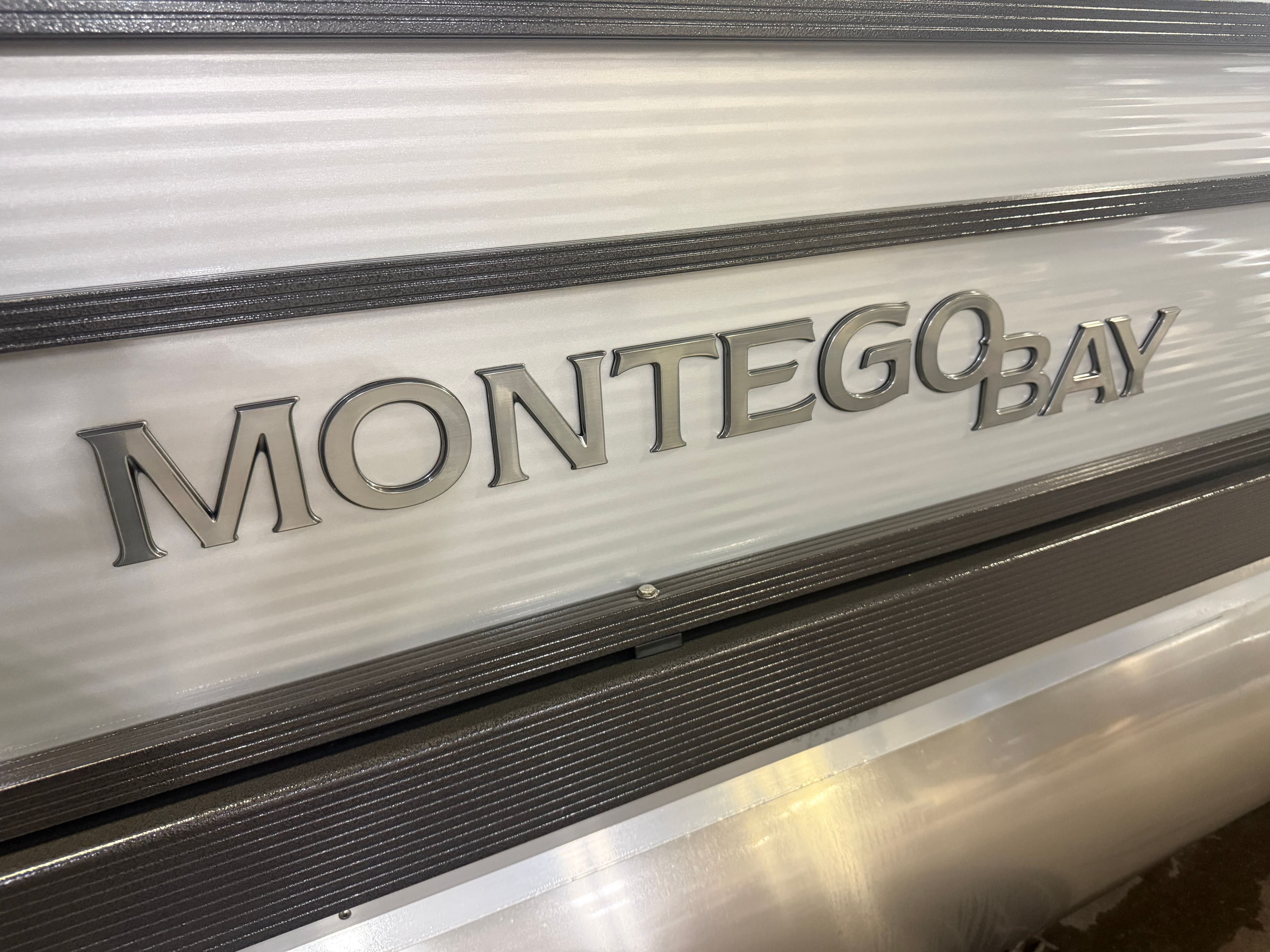 2026 Montego Bay 8522 Fish & Cruise Deluxe Pontoon & Honda 4-Stroke EFI - 35