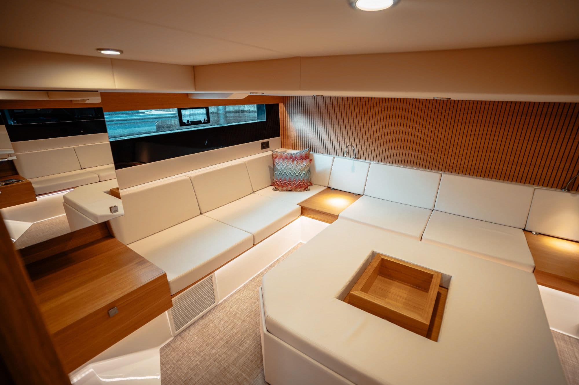 2027 De Antonio Yachts D50 Coupé - 40