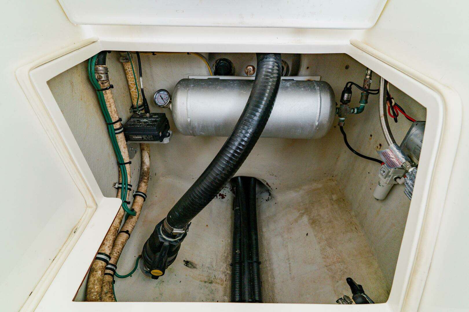 2012 SeaVee 390B - Image 19