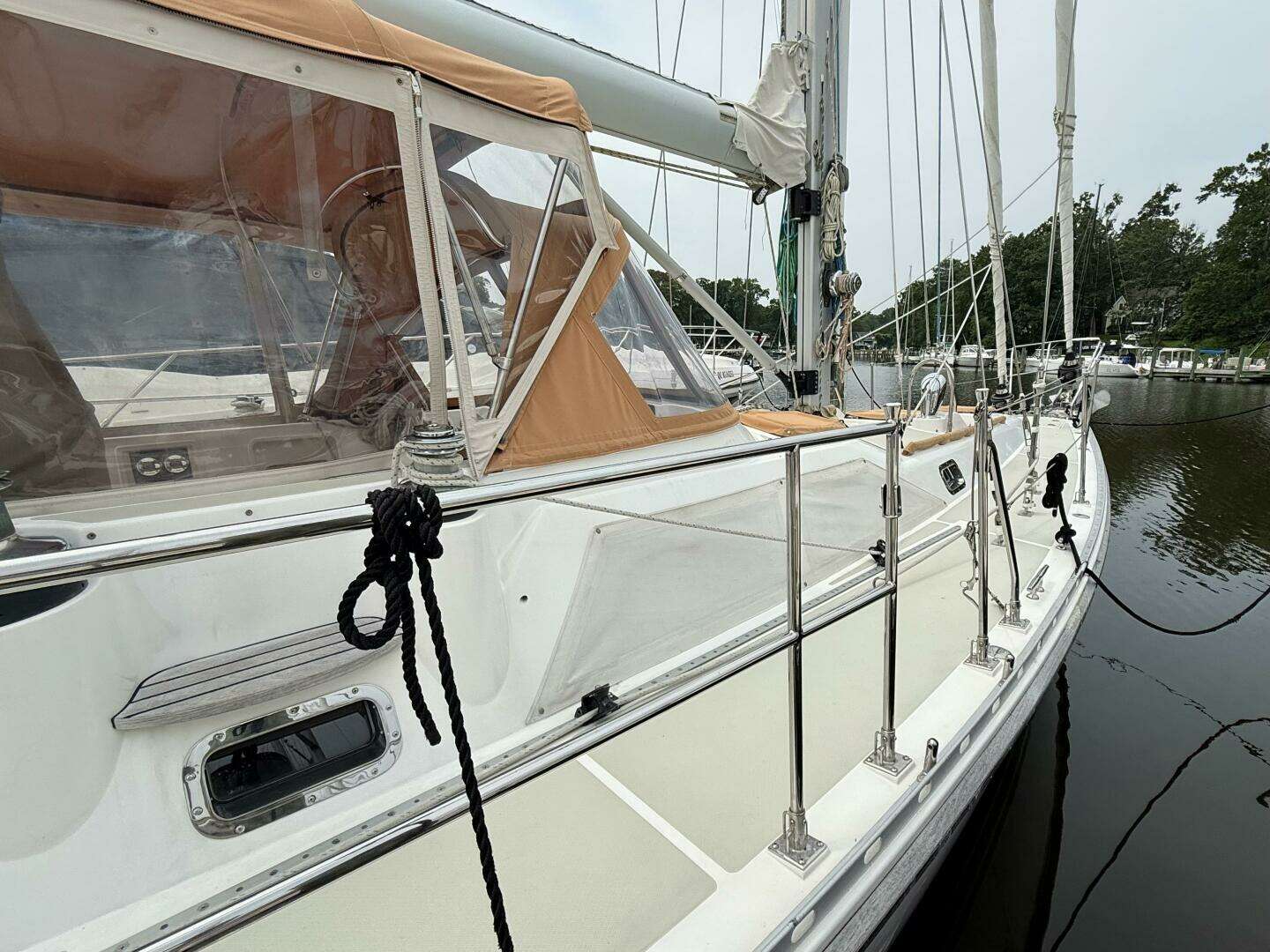 2008 Hylas 46 Center Cockpit - Image 8
