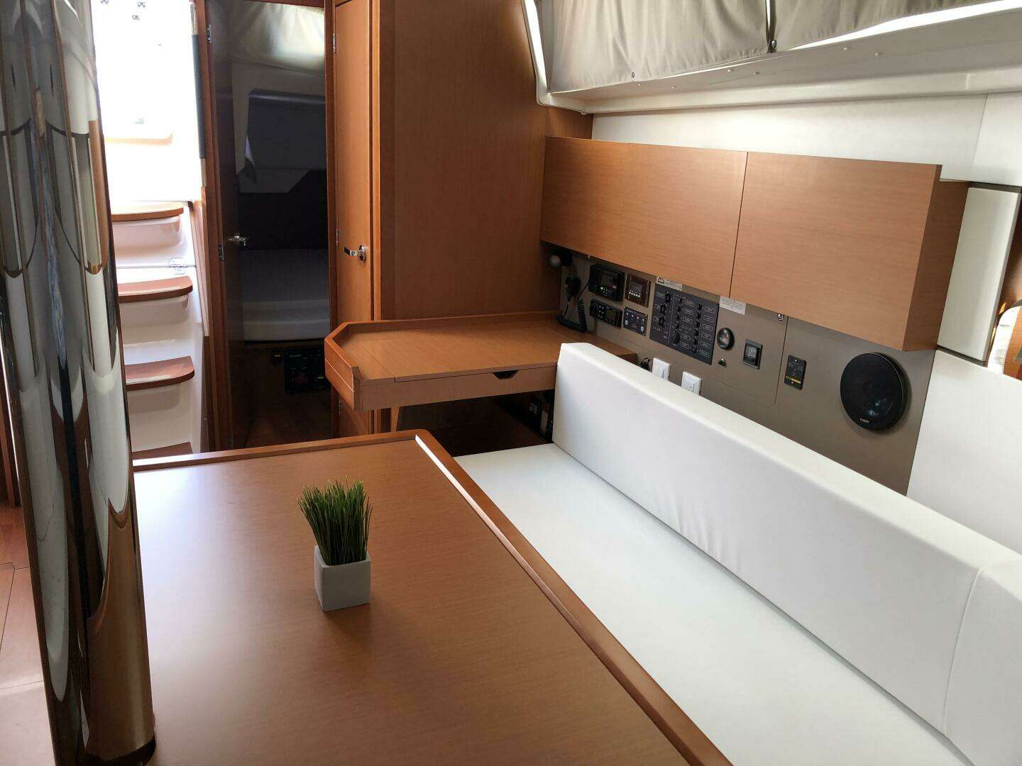 2017 Beneteau Oceanis 38 Weekender - Image 23