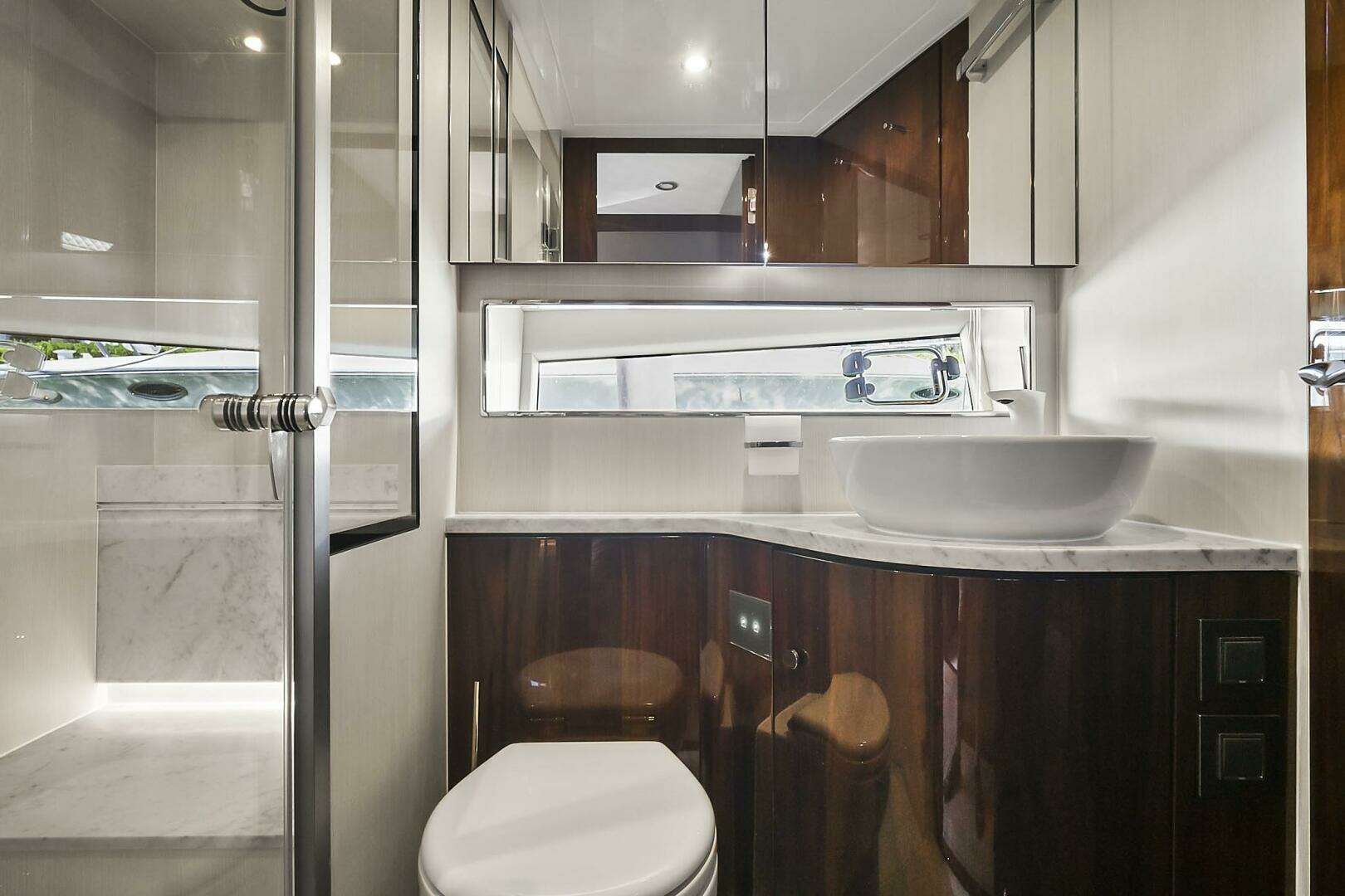 2021 Fairline Squadron 68 - Image 33