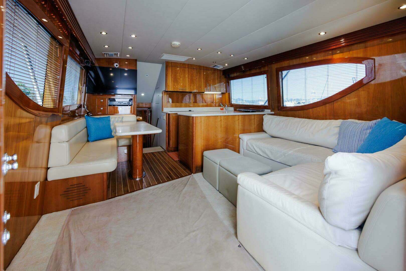 2005 Hatteras 50 Convertible - Image 13