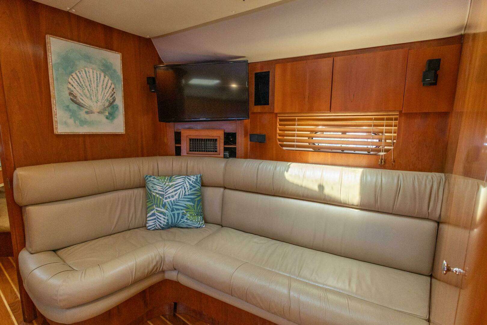 2000 Tiara Yachts 5200 Express - Image 16